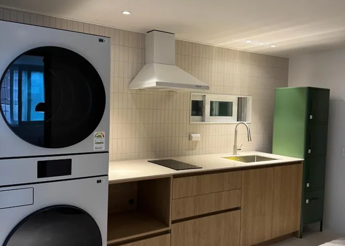 Heyhome Seochon, Semi-basement Apartment *