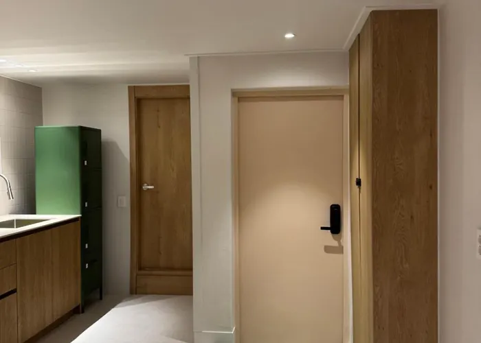 Heyhome Seochon, Semi-basement Seoul